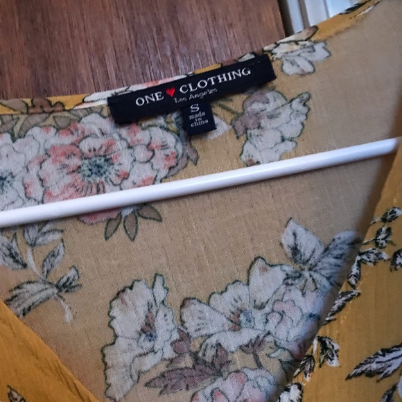 Slight Cropped Top - Picture 2 of 2